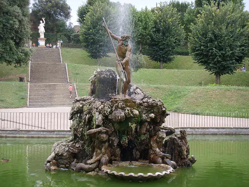 Fuente de Nettuno  Jardín de Boboli en Florencia